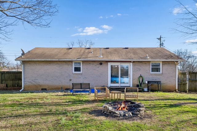 6719 Forrest Ln, Murfreesboro, TN 37129