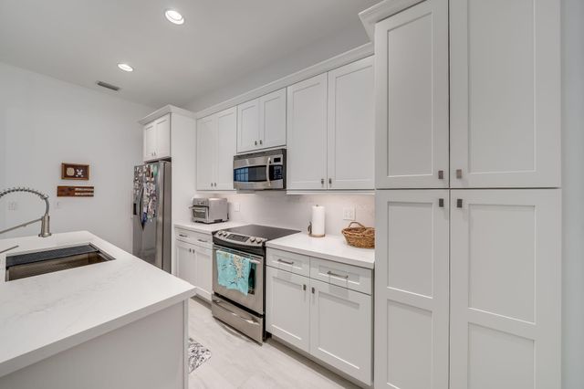 8335 NW 7TH Terrace, Boca Raton, FL 33487