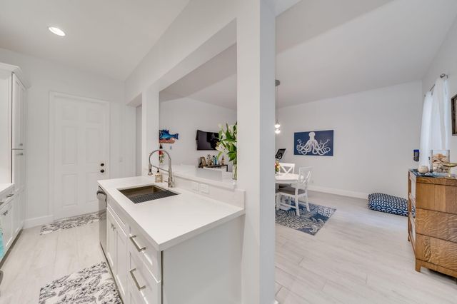 8335 NW 7TH Terrace, Boca Raton, FL 33487