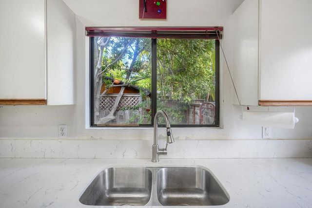1974 Manchester Avenue, Cardiff By The Sea, CA 92007