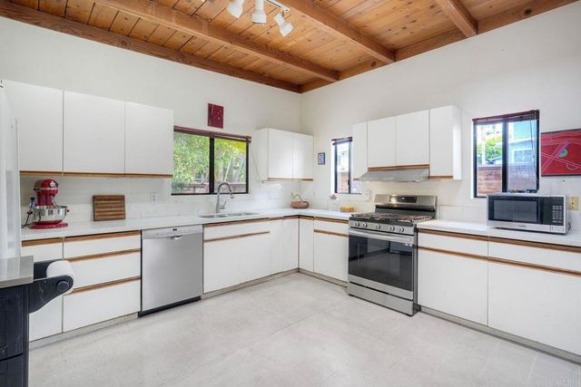 1974 Manchester Avenue, Cardiff By The Sea, CA 92007