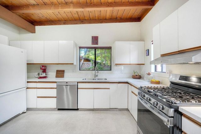 1974 Manchester Avenue, Cardiff By The Sea, CA 92007