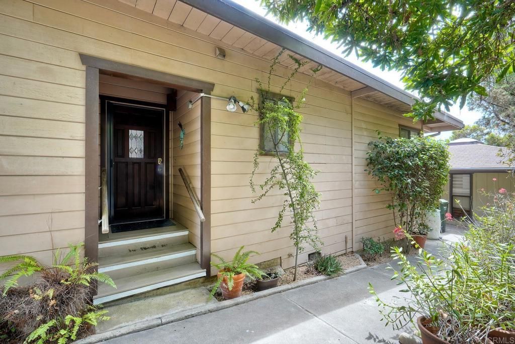Image 4 of property listing at 1974 Manchester Avenue, Cardiff By The Sea, CA 92007