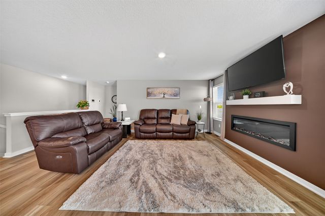 2806 Mary Drive, Hiawatha, IA 52233