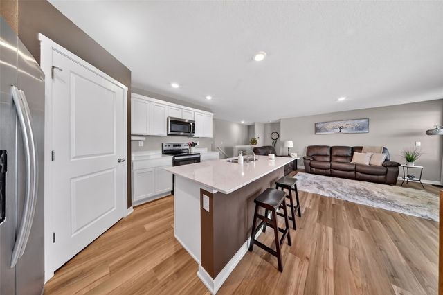 2806 Mary Drive, Hiawatha, IA 52233