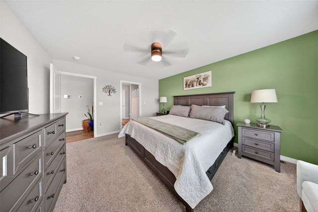 2806 Mary Drive, Hiawatha, IA 52233