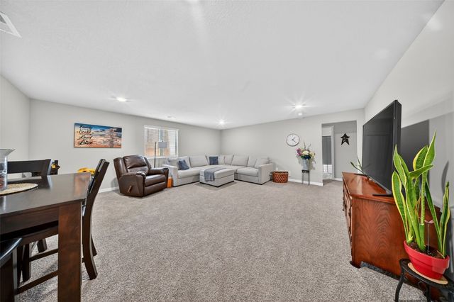 2806 Mary Drive, Hiawatha, IA 52233