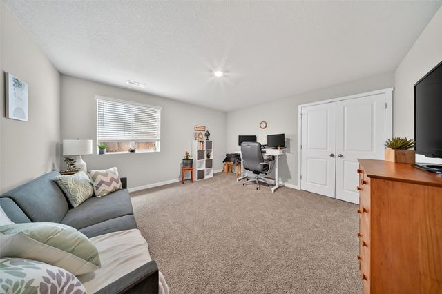 2806 Mary Drive, Hiawatha, IA 52233