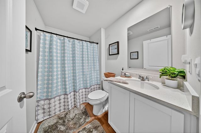 2806 Mary Drive, Hiawatha, IA 52233