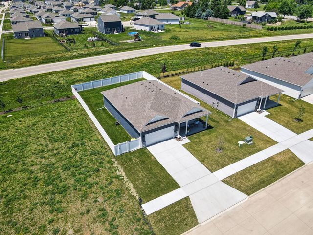 2806 Mary Drive, Hiawatha, IA 52233