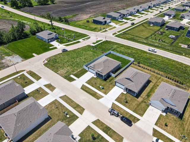 2806 Mary Drive, Hiawatha, IA 52233