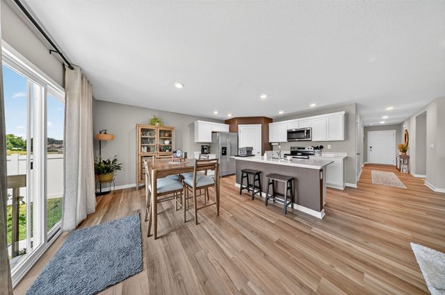 2806 Mary Drive, Hiawatha, IA 52233