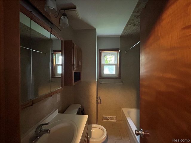 20501 Wakenden, Redford Charter Township, MI 48240