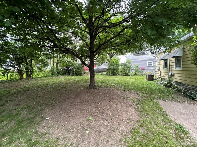 20501 Wakenden, Redford Charter Township, MI 48240