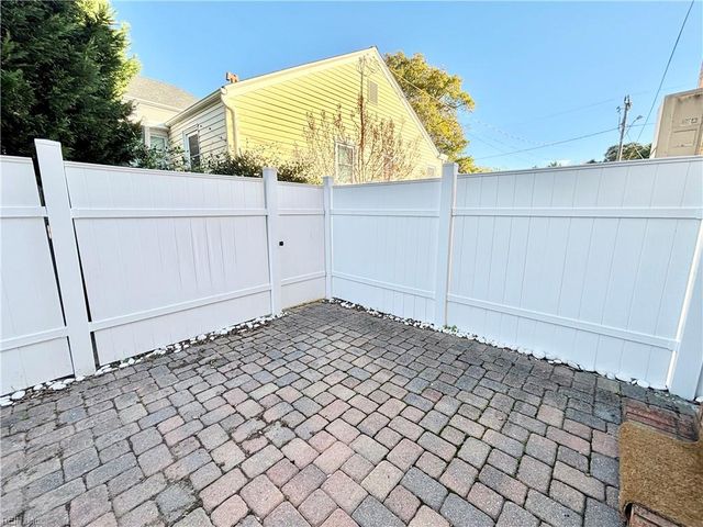 1268 Little Bay Ave Apt 11, Norfolk, VA 23503