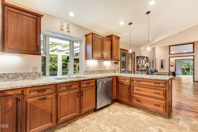 20396 Mission Ridge Court, Bend, OR 97702