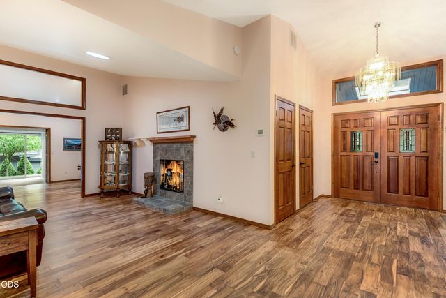 20396 Mission Ridge Court, Bend, OR 97702