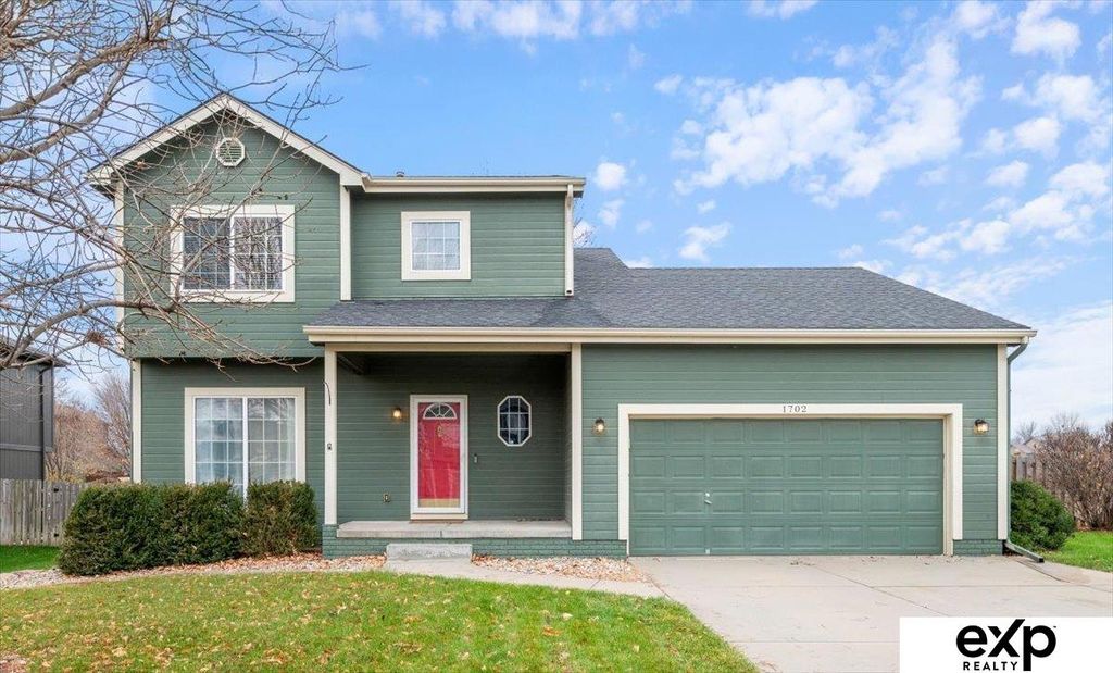 1702 Kelsey Street, Papillion, NE 68046