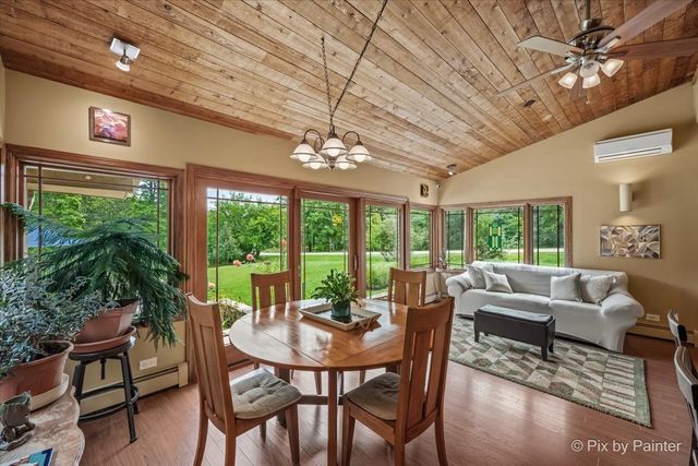 283 Kimberly Road, North Barrington, IL 60010