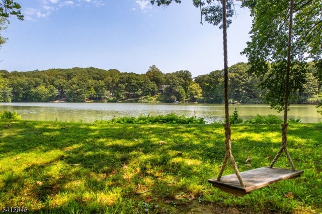 28 W Shore Rd, Mountain Lakes Boro, NJ 07046