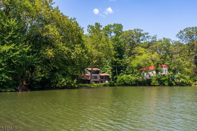 28 W Shore Rd, Mountain Lakes Boro, NJ 07046