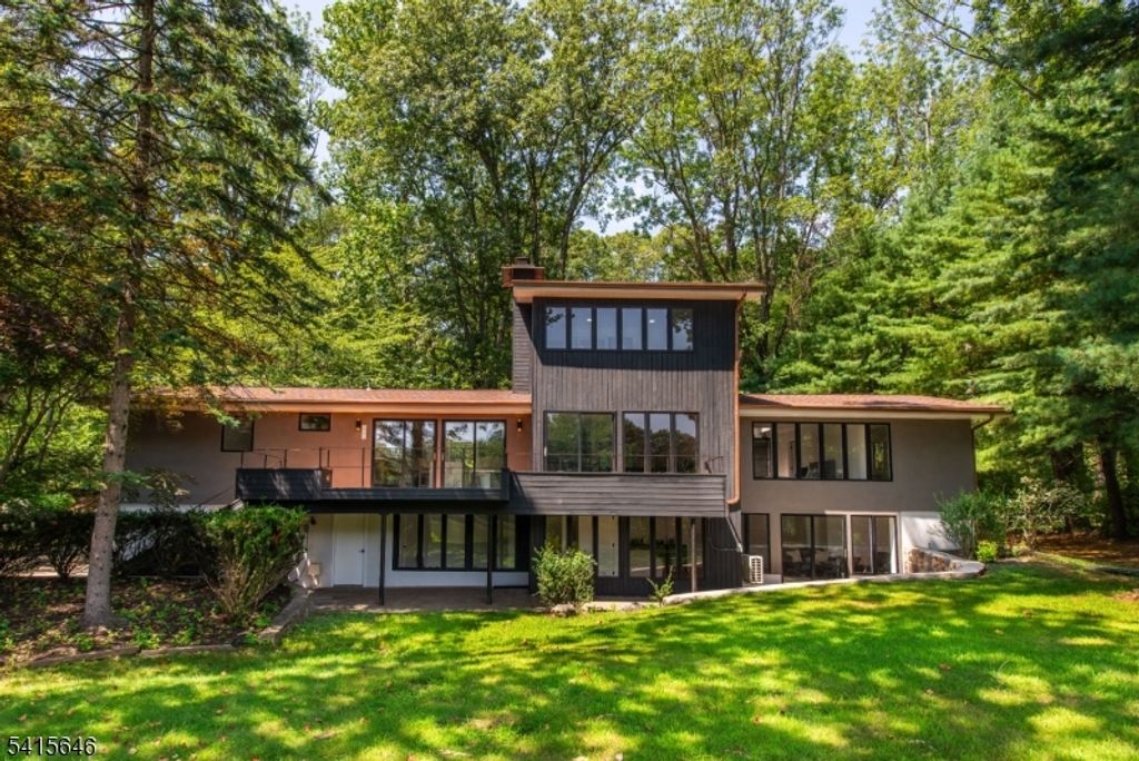 28 W Shore Rd, Mountain Lakes Boro, NJ 07046