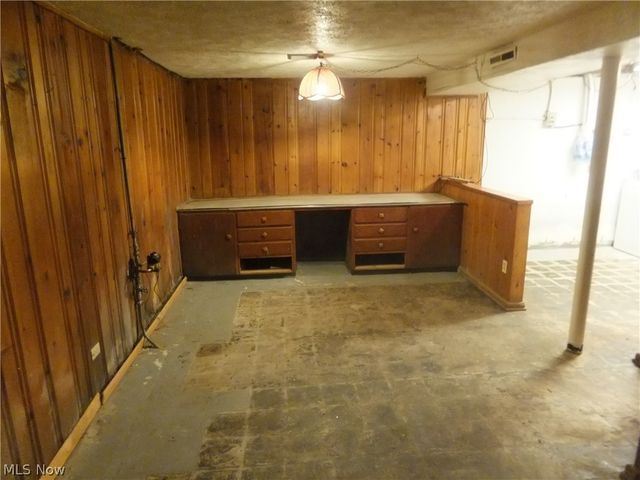 12929 W Pleasant Valley Road, Parma, OH 44129