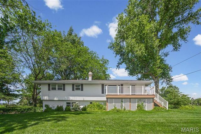 8320 Hilltop Drive, Lebanon, IL 62254