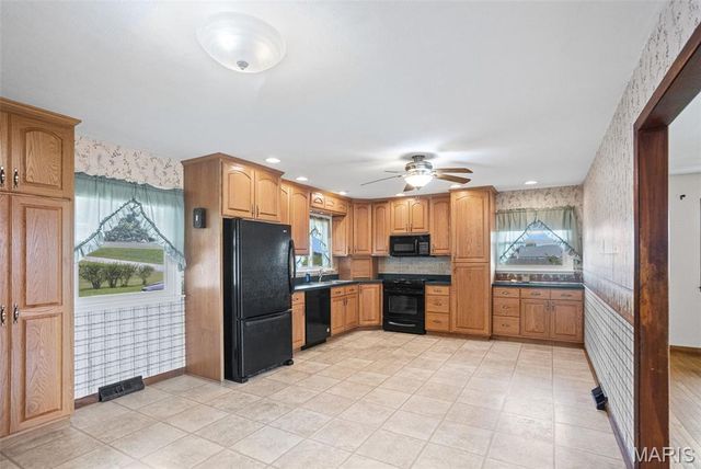 8320 Hilltop Drive, Lebanon, IL 62254