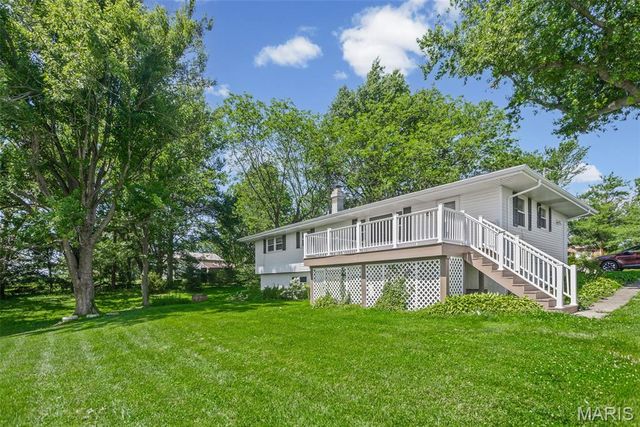 8320 Hilltop Drive, Lebanon, IL 62254