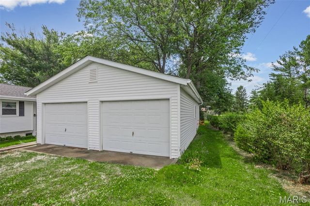 8320 Hilltop Drive, Lebanon, IL 62254