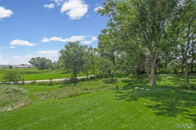 8320 Hilltop Drive, Lebanon, IL 62254