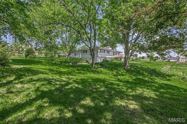 8320 Hilltop Drive, Lebanon, IL 62254