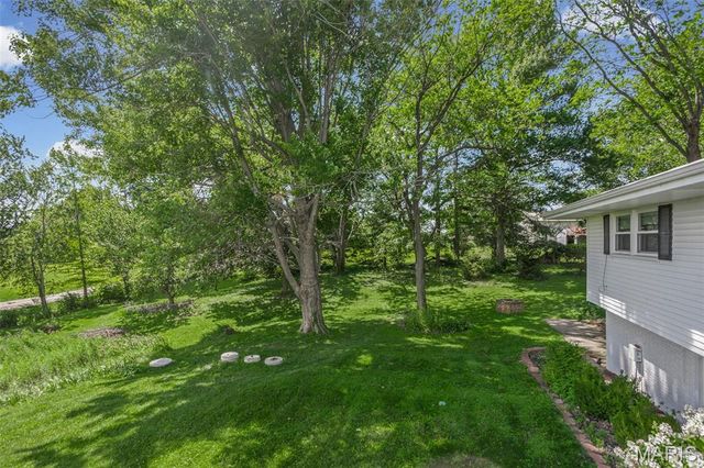 8320 Hilltop Drive, Lebanon, IL 62254