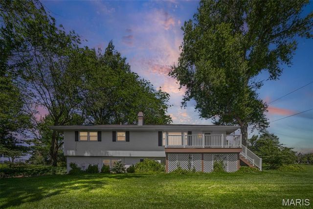 8320 Hilltop Drive, Lebanon, IL 62254
