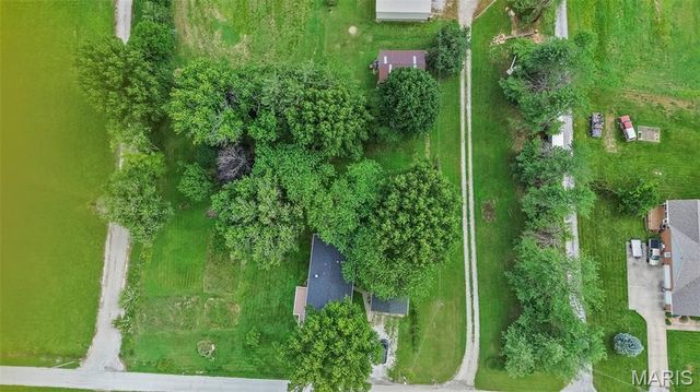 8320 Hilltop Drive, Lebanon, IL 62254
