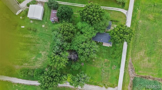 8320 Hilltop Drive, Lebanon, IL 62254