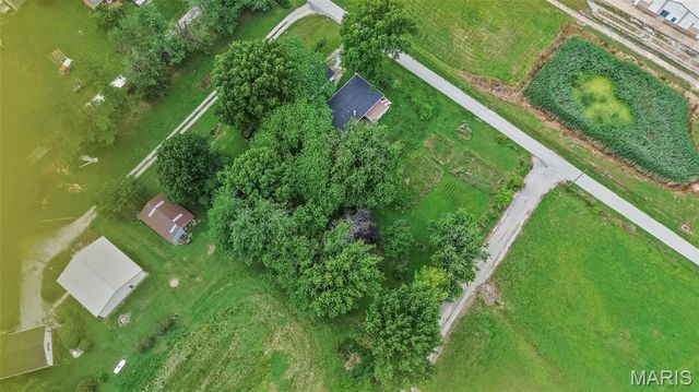8320 Hilltop Drive, Lebanon, IL 62254