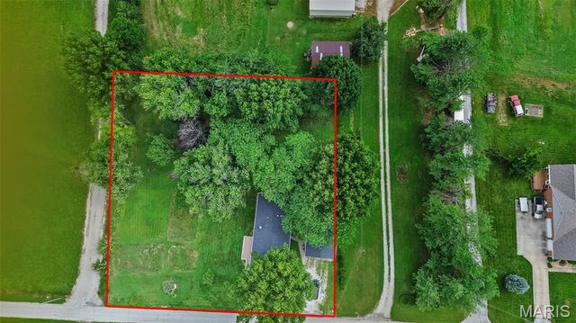 8320 Hilltop Drive, Lebanon, IL 62254