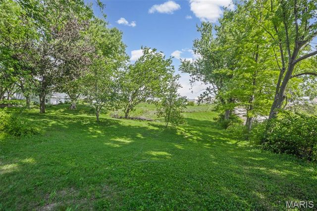 8320 Hilltop Drive, Lebanon, IL 62254