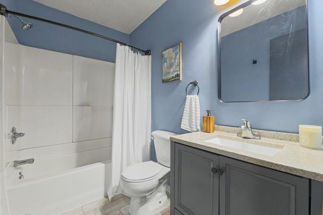 1614 N Brunswick Ln, Wichita, KS 67212