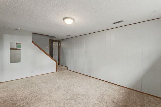 1614 N Brunswick Ln, Wichita, KS 67212