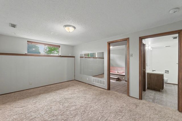 1614 N Brunswick Ln, Wichita, KS 67212