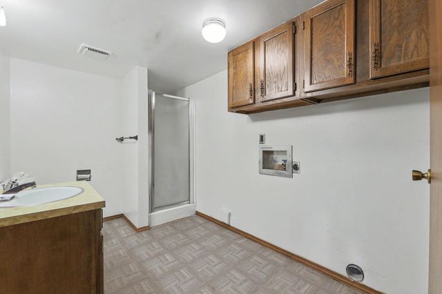 1614 N Brunswick Ln, Wichita, KS 67212
