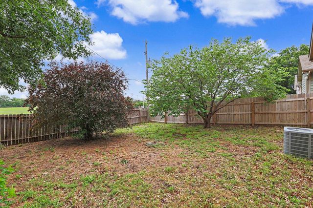 1614 N Brunswick Ln, Wichita, KS 67212