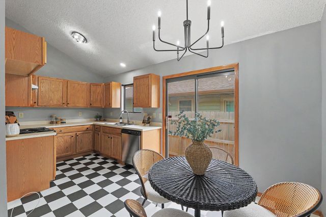 1614 N Brunswick Ln, Wichita, KS 67212
