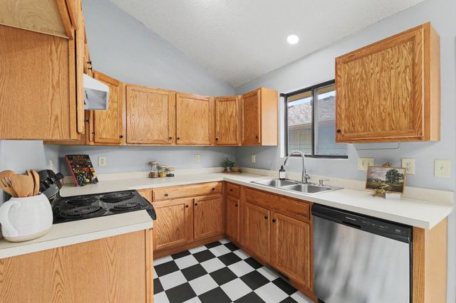 1614 N Brunswick Ln, Wichita, KS 67212