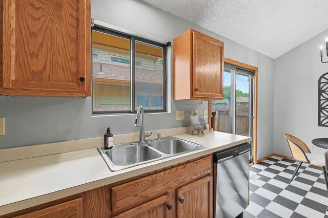 1614 N Brunswick Ln, Wichita, KS 67212