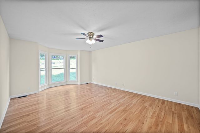 353 Deepwood Trl, Clarksville, TN 37042