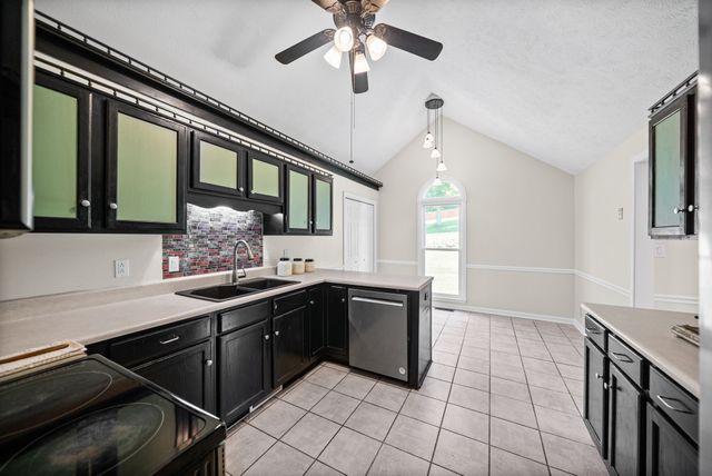 353 Deepwood Trl, Clarksville, TN 37042